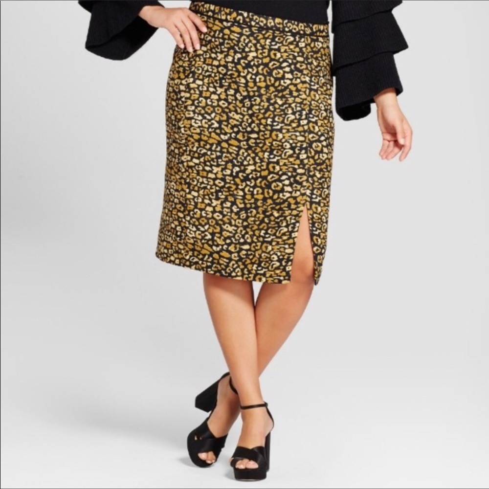 NWT Plus sized leopard skirt